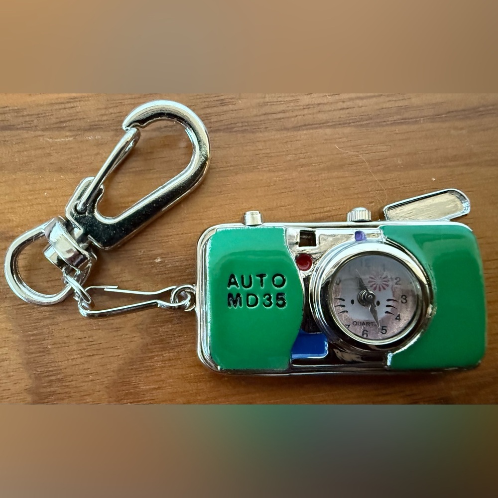 Unique Vintage Hello Kitty pocket watch/keychain shaped like a camera.